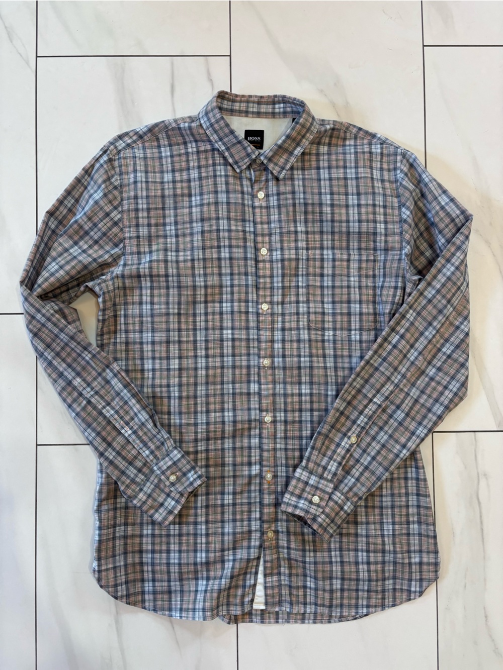 Hugo Boss slim fit Dress Shirt size large - like new!